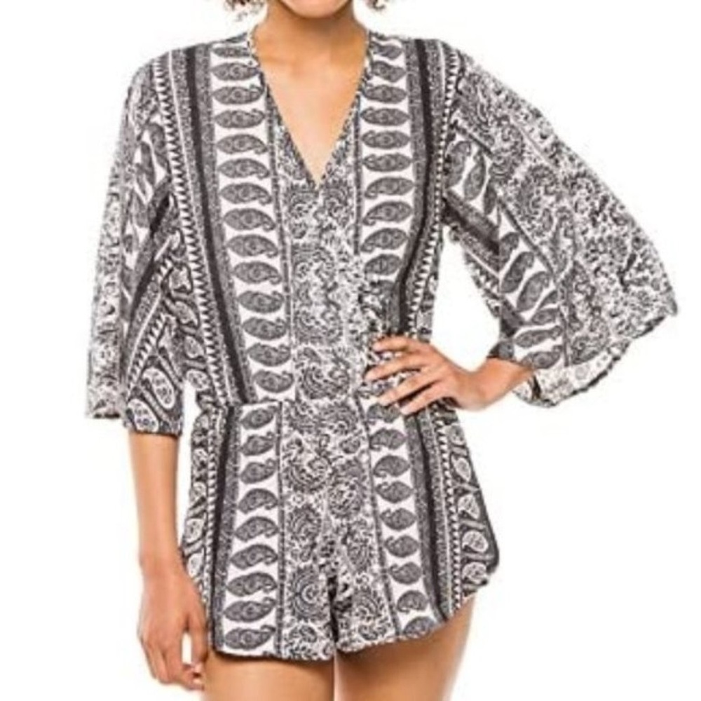ELAN Black Natural Stripe Bell Sleeve Romper Shorts Coverup size L Vacation NWOT